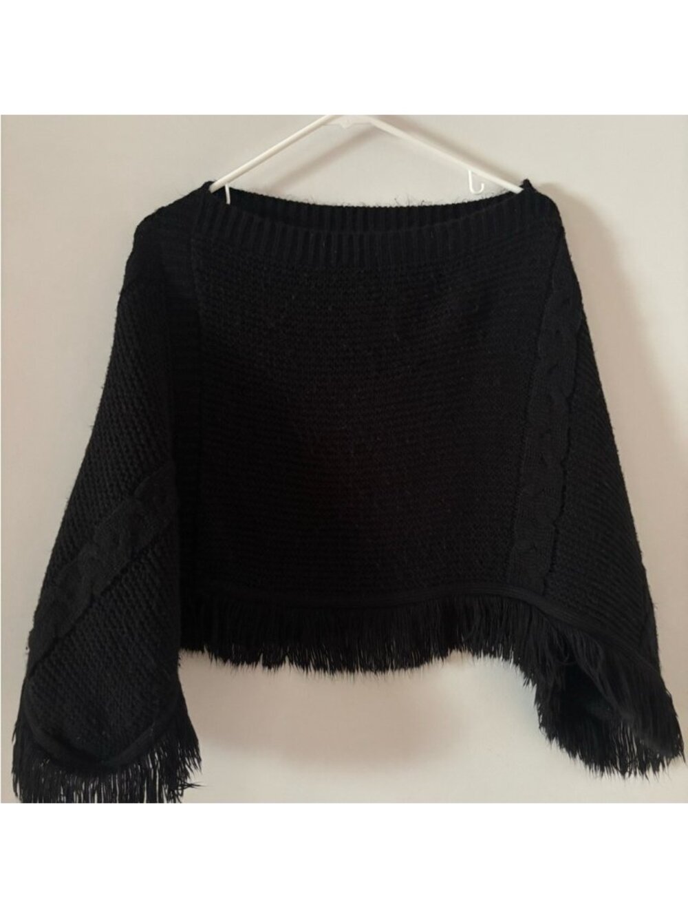 Black Knit Poncho(cape) - Picture 3 of 3